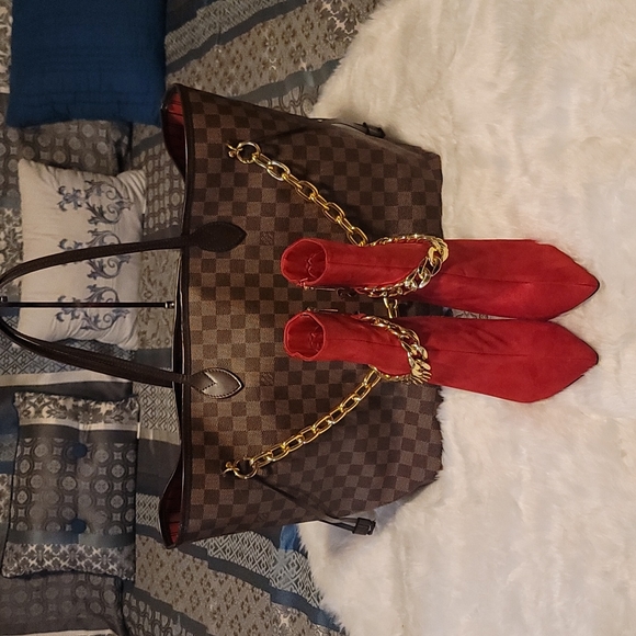 ⚘Red Faux Suede Chain Ankle Boot⚘ - Picture 3 of 9